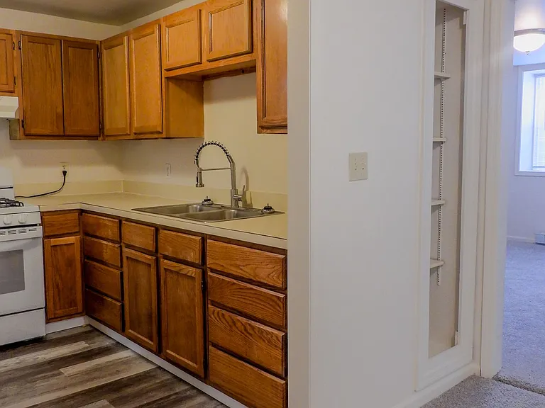 1560 E. Broad St. — Photo 55