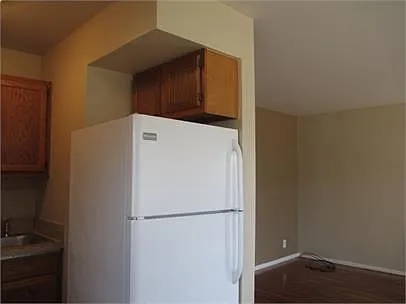 2 bed, 650 sqft, $1,200 — Photo 3