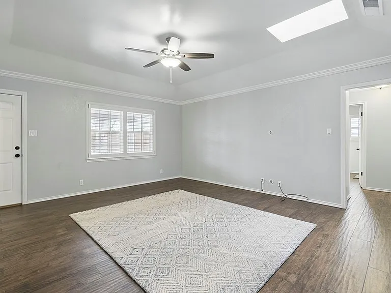 2404 Goddard Ct — Photo 5