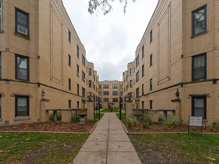 3817 N Greenview Ave #W4 — Photo 1