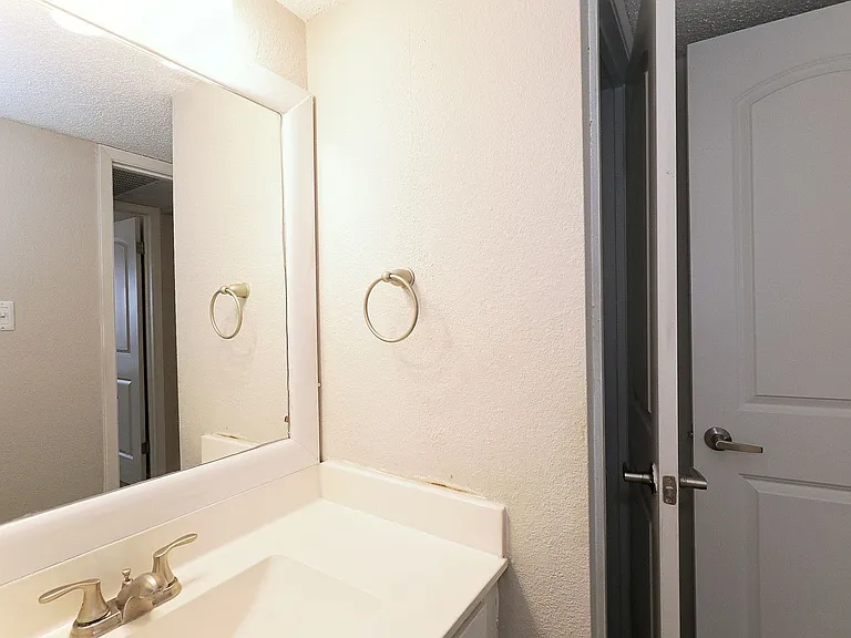 City Crest Apartments — Photo 131
