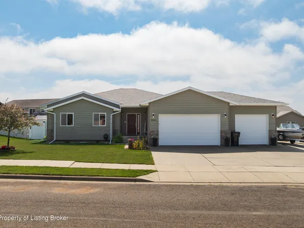 2840 Prairie Oak Dr, Dickinson, ND 58601
