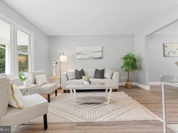 1 Blanche Dr, New Egypt, NJ 08533