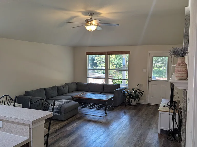 1217 Oak Hollow Ln — Photo 10
