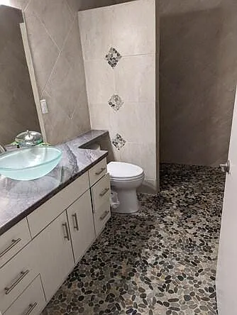 Queen attached bathroom