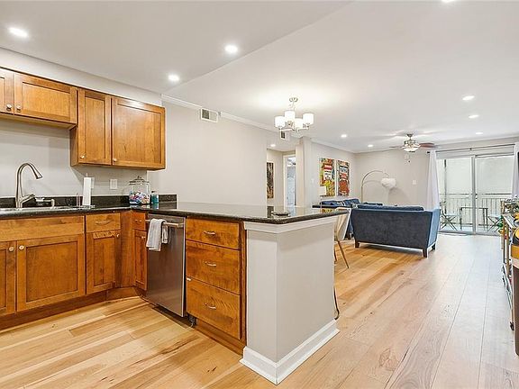 2nd image of 3915 Saint Charles Ave APT 214