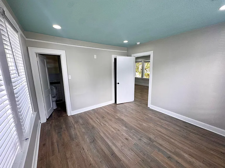 2132 Dorchester Rd — Photo 7