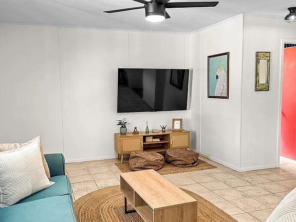 5th image of 202 Romanza Pl
