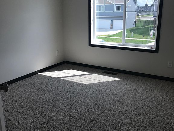 3rd image of 1412 Goldenwood Dr
