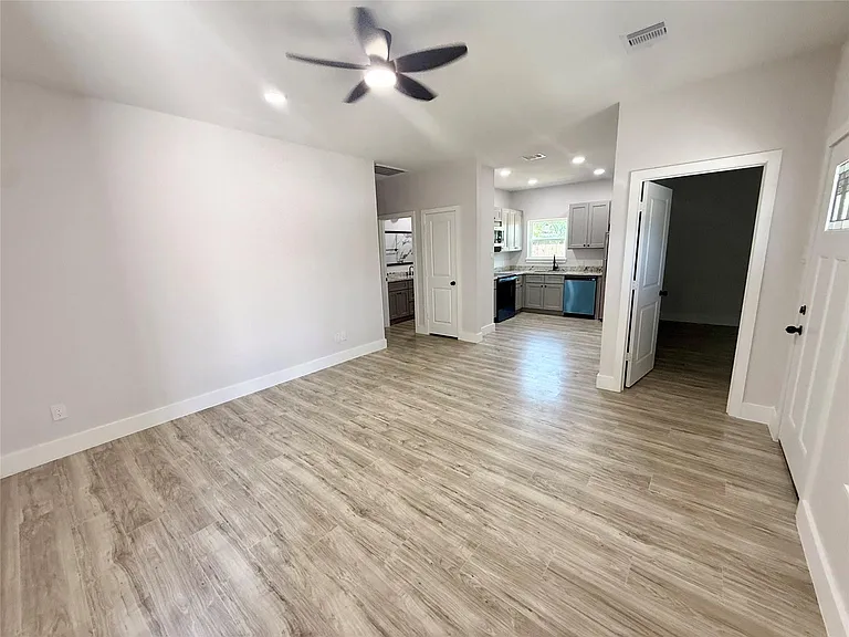 9508 Quaker Ct — Photo 5