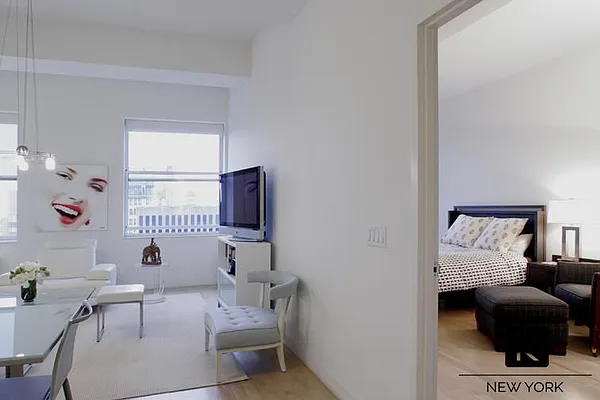 Sold by R New York | media 8