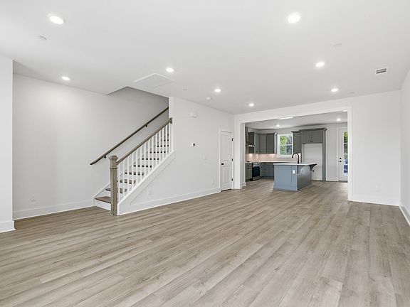 5th image of 124 Nearwater Pl