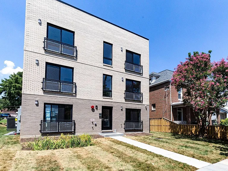1904 Irving St NE #204 — Photo 8