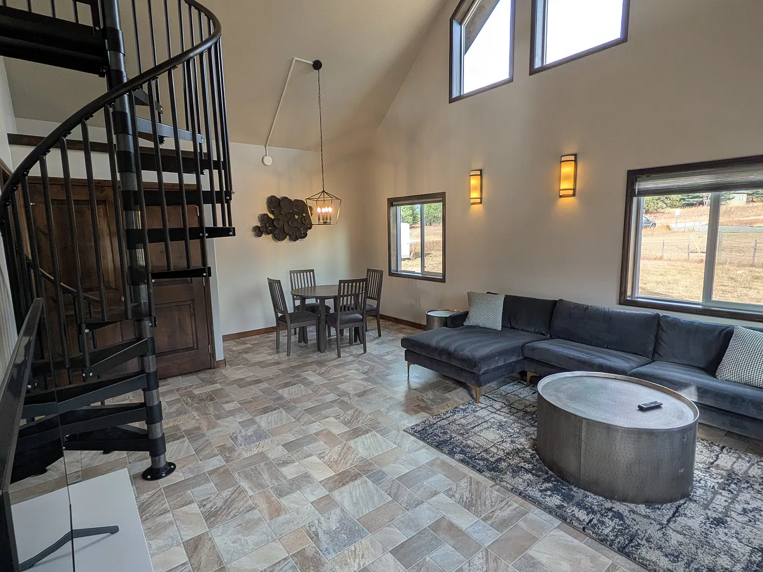 2 bed, 800 sqft, $2,000 — Photo 3