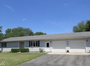 203 Mockingbird Ln, Le Roy, IL 61752