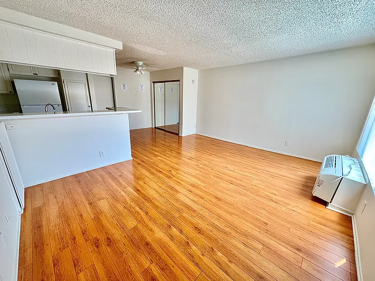 5229 Riverton Ave #10 — Photo 3