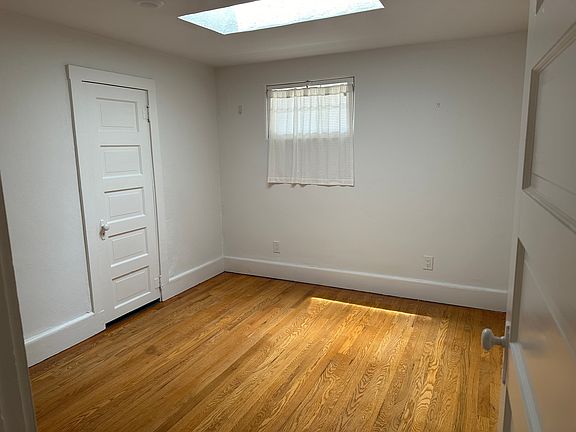 4th image of 225 1/2 Rosario Blvd