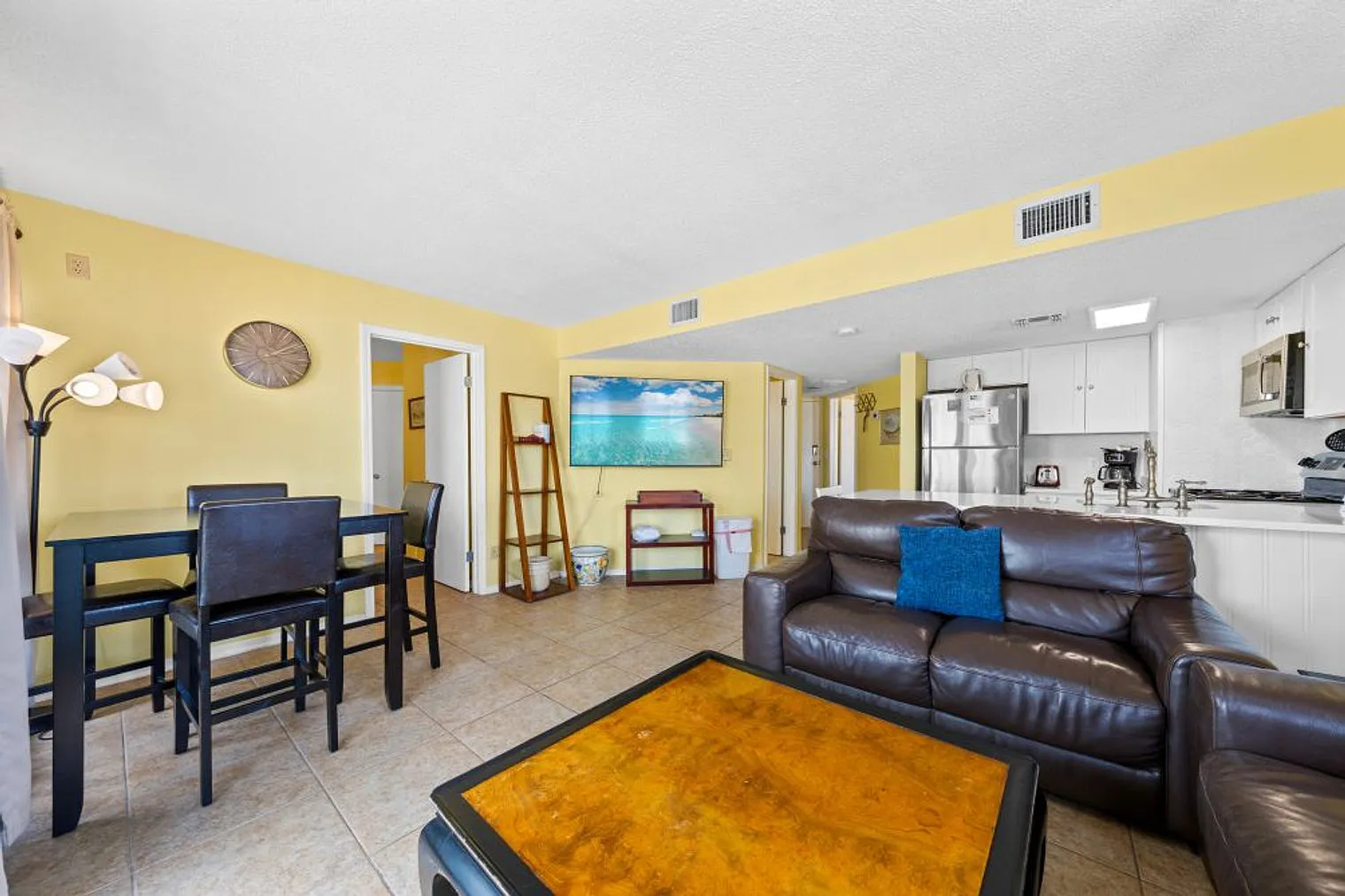 2 bed, 2.0 bath, 731 sqft, $3,112 — Photo 4