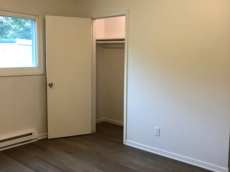 301 Wilshire Dr #1 — Photo 4