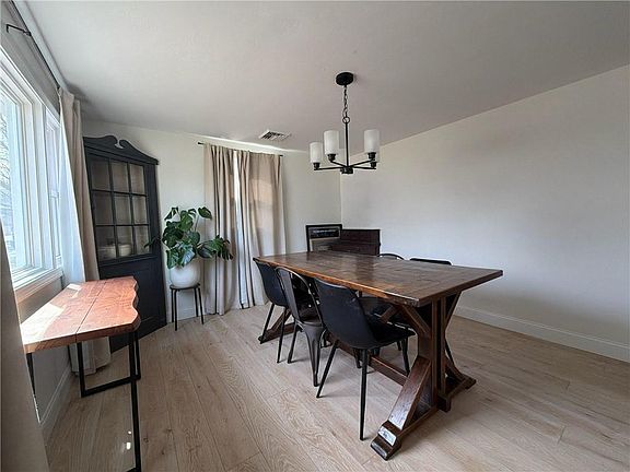 4th image of 15 Rosedale Dr