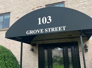 103 Grove St APT 343, Rockland, MA 02370