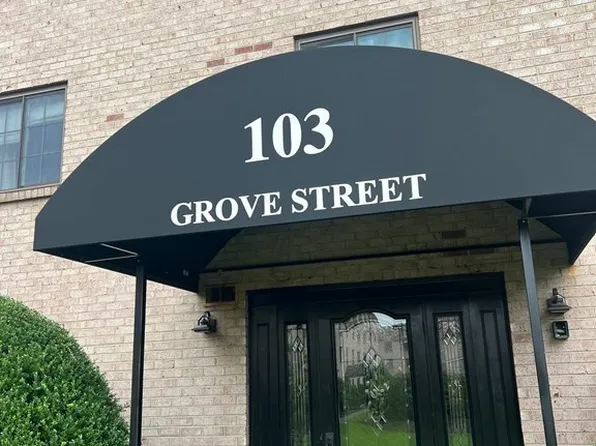 103 Grove St APT 343, Rockland, MA 02370