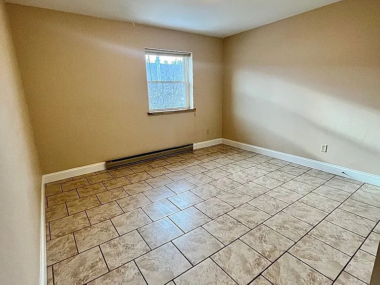 186 E Main St — Photo 3