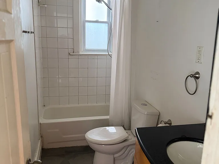 920 Woodbine Ave — Photo 13