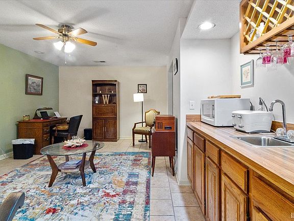 5th image of 6742 Newburgh Rd