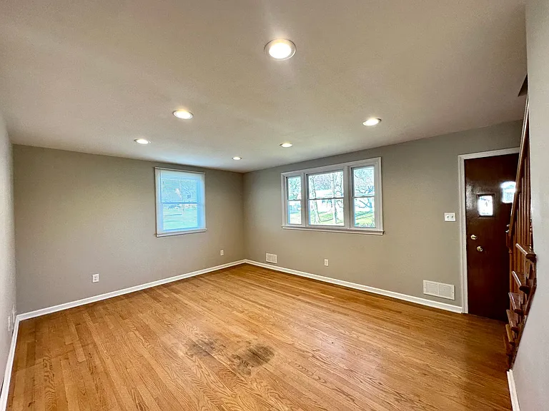 805 N Woodward Dr — Photo 4
