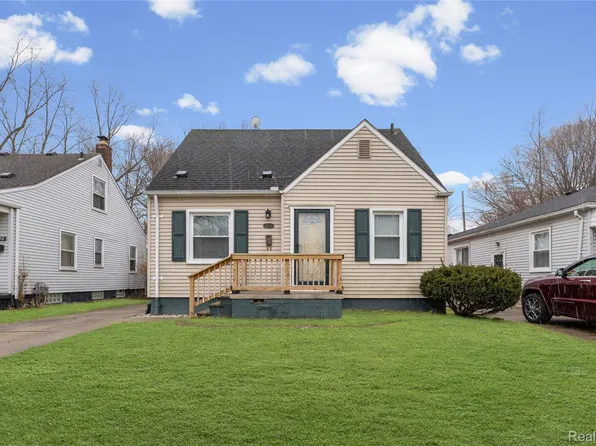 20228 Washtenaw St, Harper Woods, MI 48225