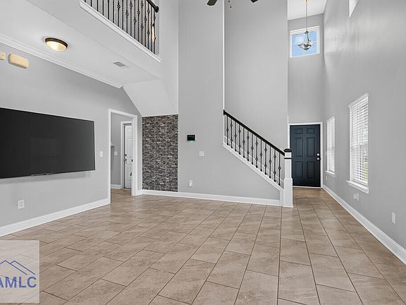 5th image of 107 Hamlet Ct