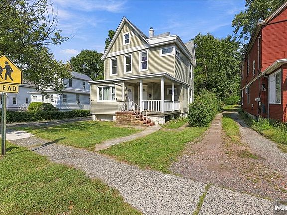 3rd image of 406 Saddle River Road