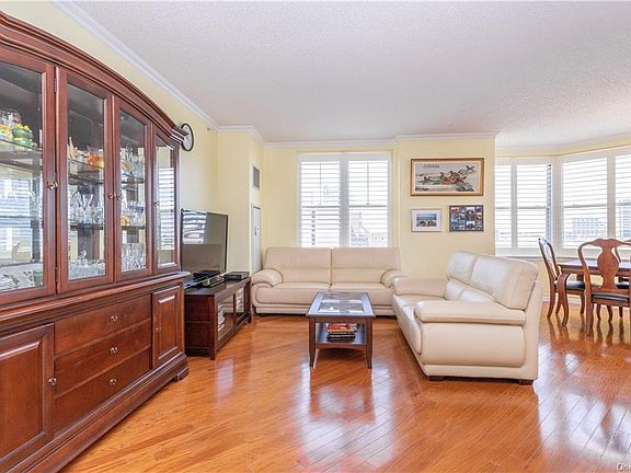 4th image of 300 Mamaroneck Ave APT 501