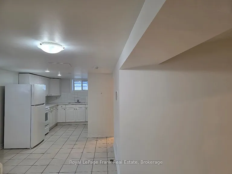 44 Billingsgate Cres — Photo 3