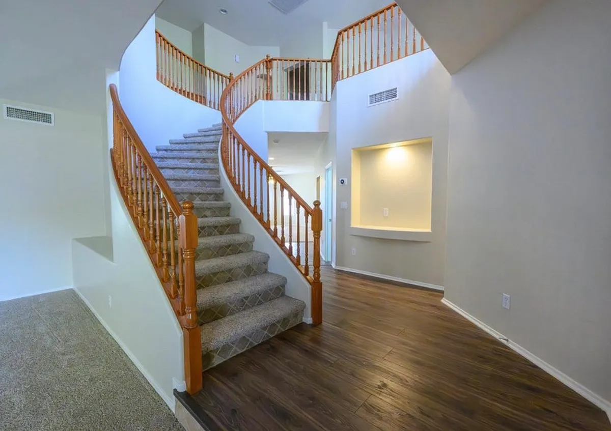 Building Photo - 2521 W Tumbleweed Dr
