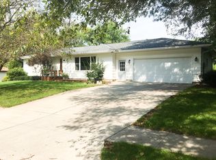 703 2nd St SW, State Center, IA 50247