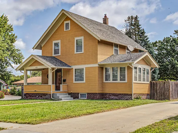 832 Ridgewood Ave, Ames, IA 50010