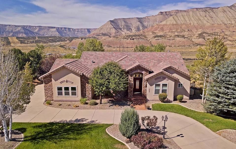1st image of 233 Meadow Creek Dr
