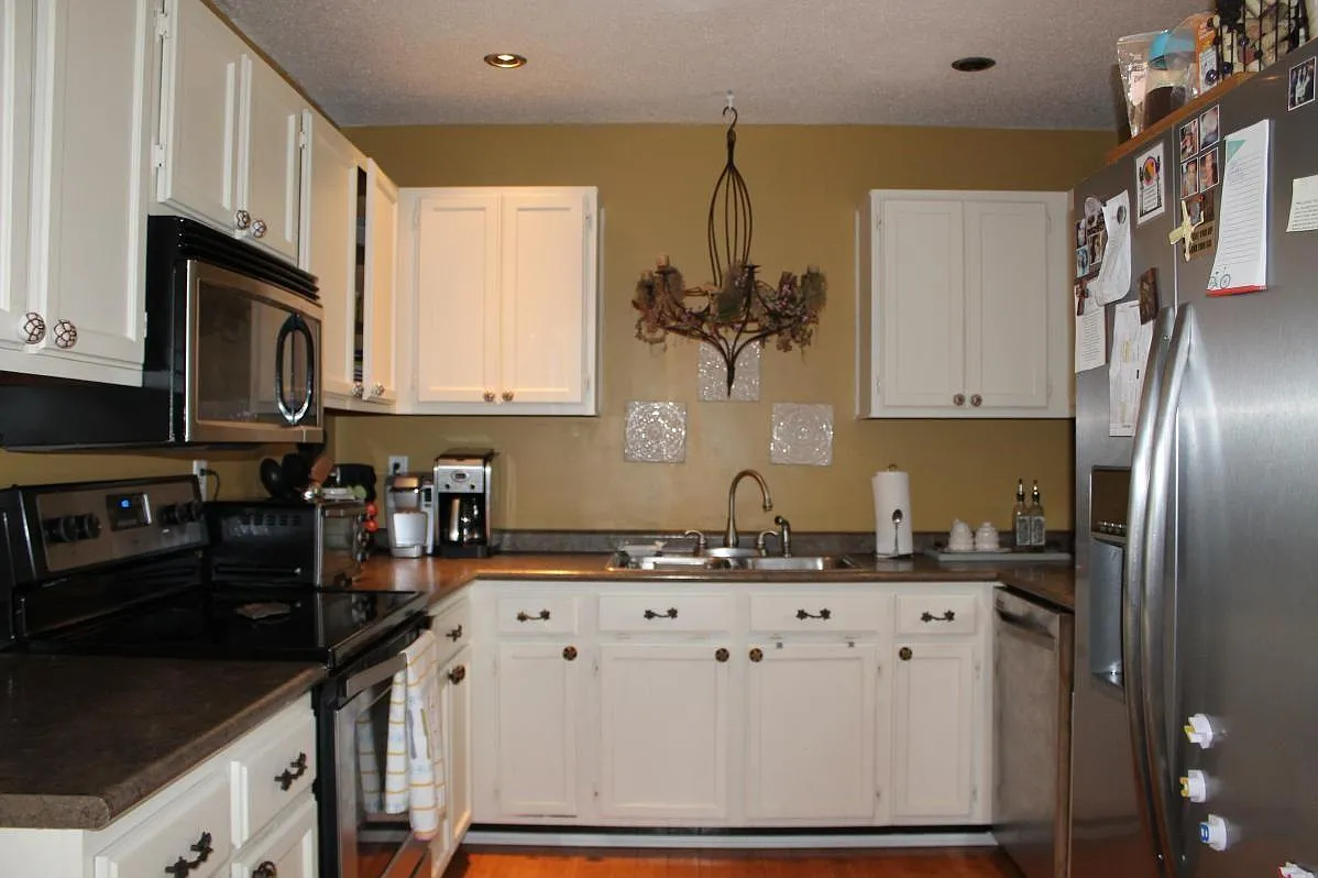 3 bed, 1300 sqft, $2,500 — Photo 2