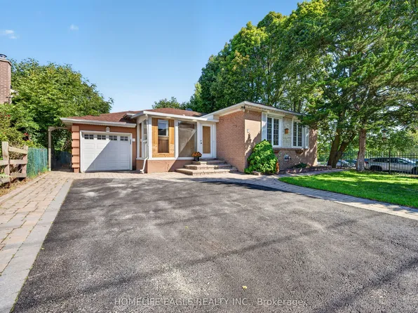 2 Aurora Heights Dr, Aurora, ON L4G 2W4