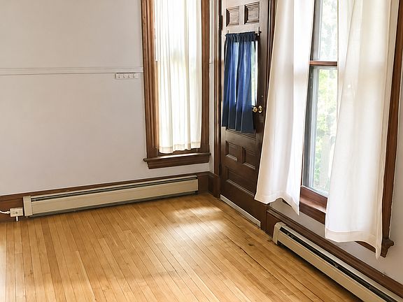 4th image of 210 Pearl St APT 1W