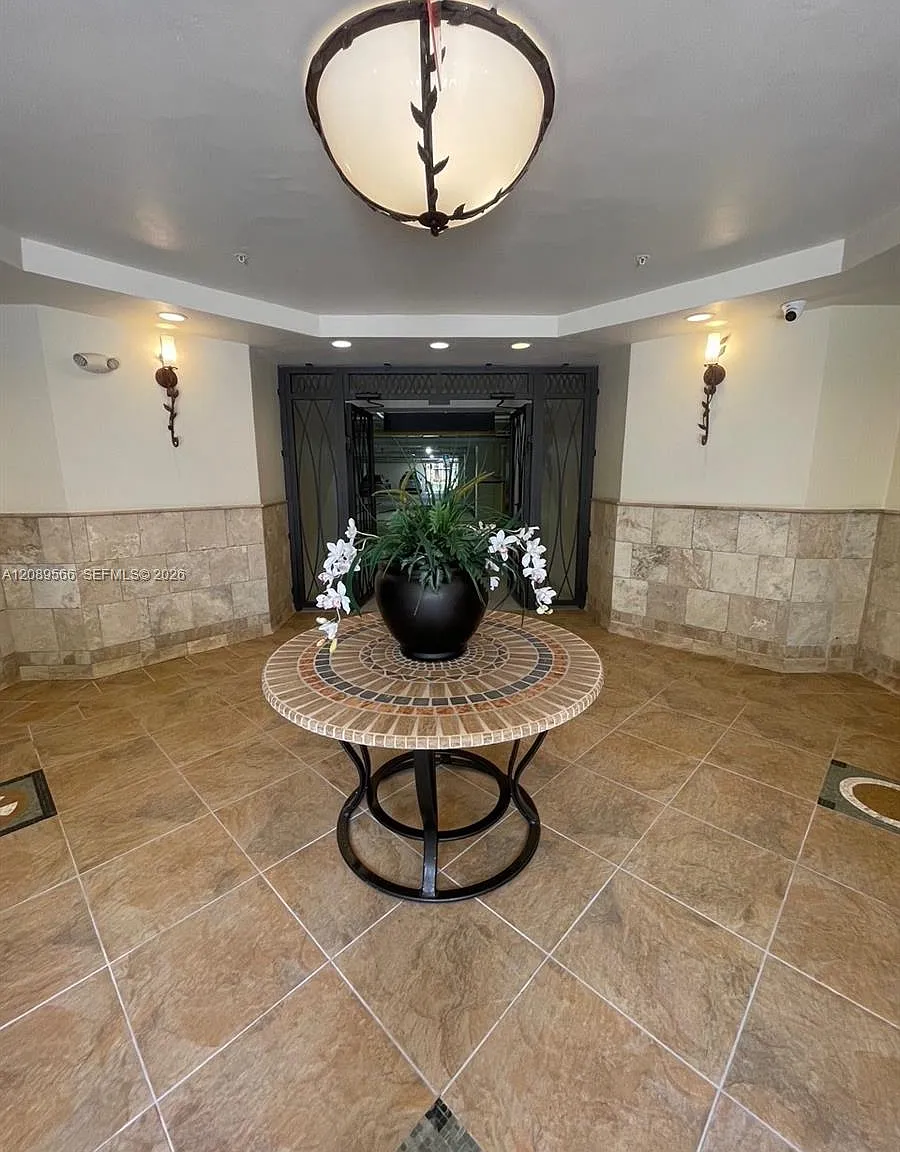 Villa Alhambra Condo — Photo 1
