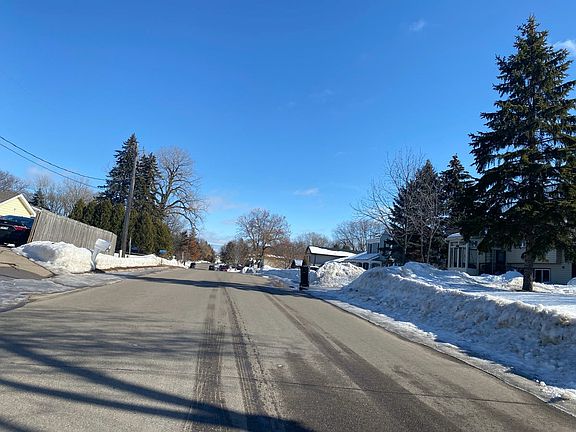 4th image of 2300 Montana Ave E