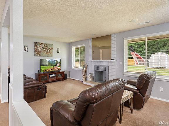 3rd image of 12522 217th Avenue Ct E