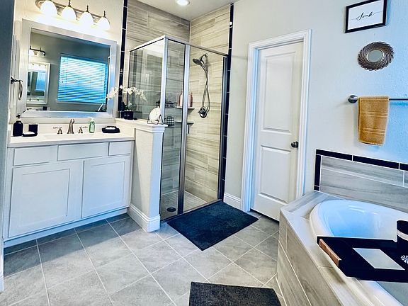 5th image of 912 Summer Ln