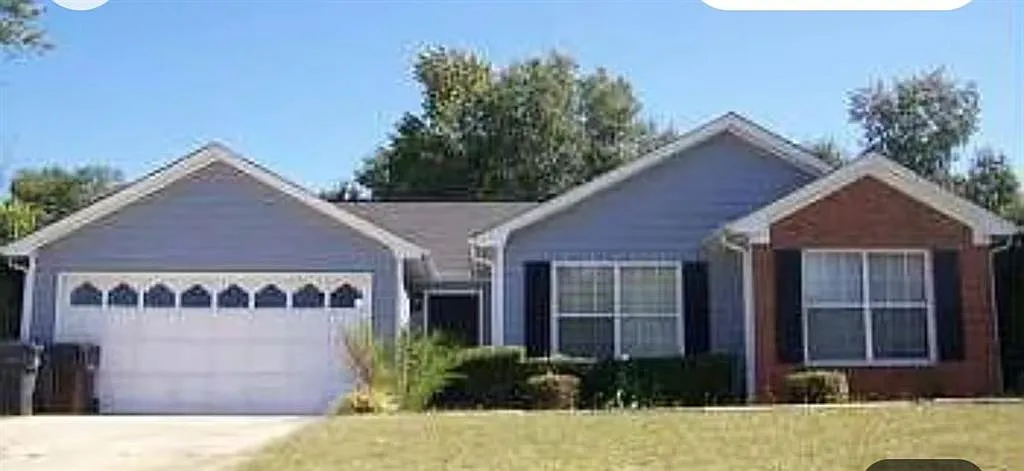 3 bed, 2.0 bath, 1216 sqft, $1,550 — Photo 1
