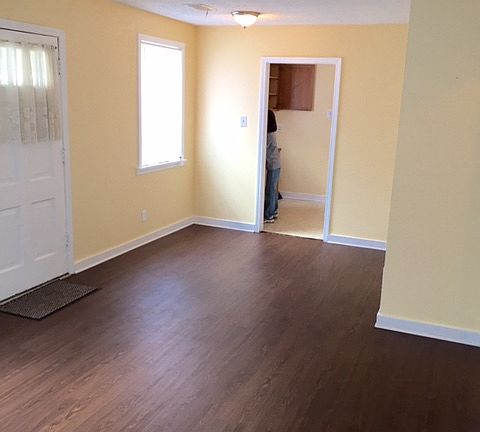 2nd image of 1033 Woodbury St