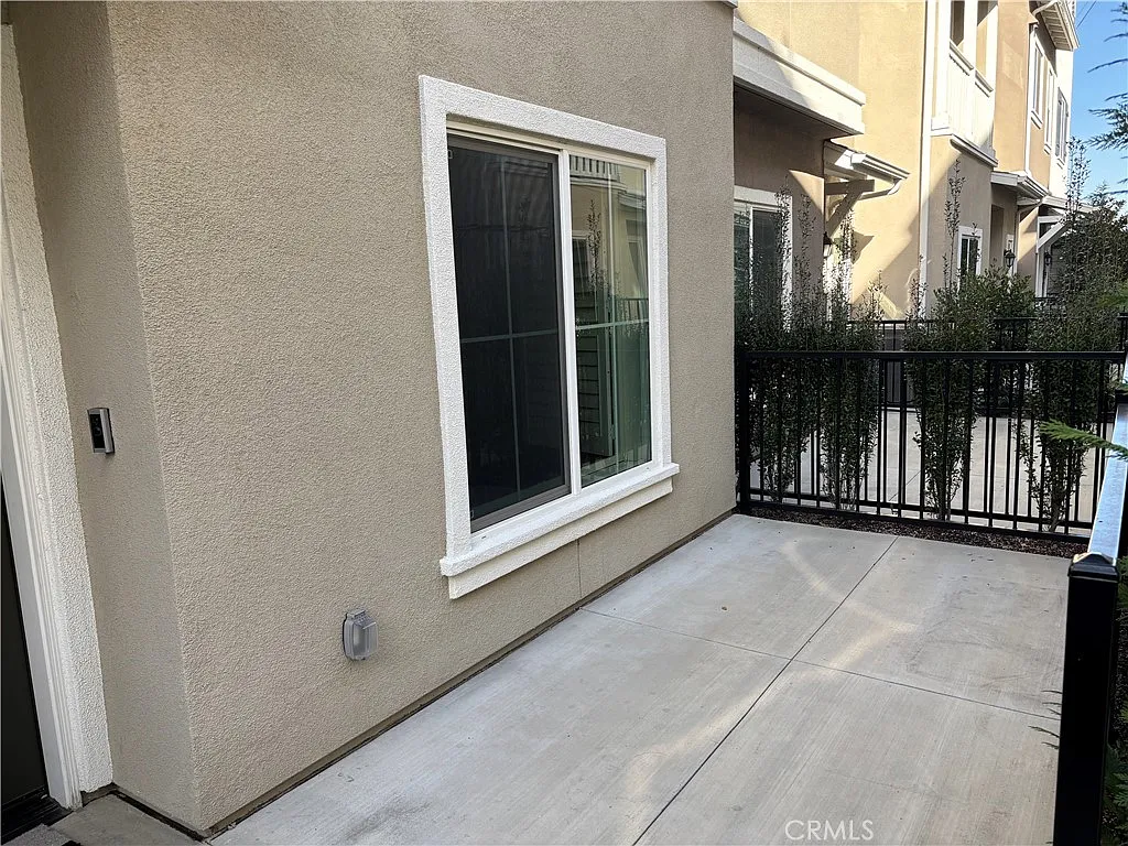 3 bed, 1940 sqft, $4,000 — Photo 3