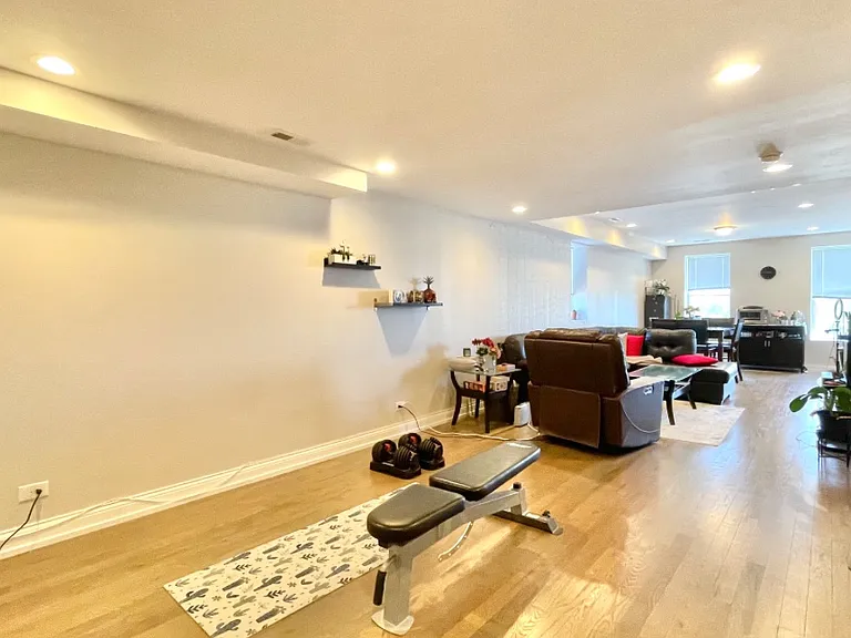 2622 W Cermak Rd #4 — Photo 7